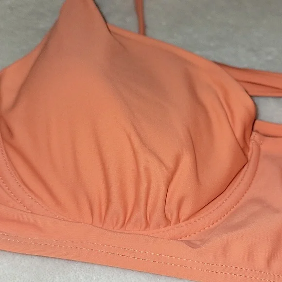 Women's Size L (12-14) Swim top worn once. - Picture 2 of 5